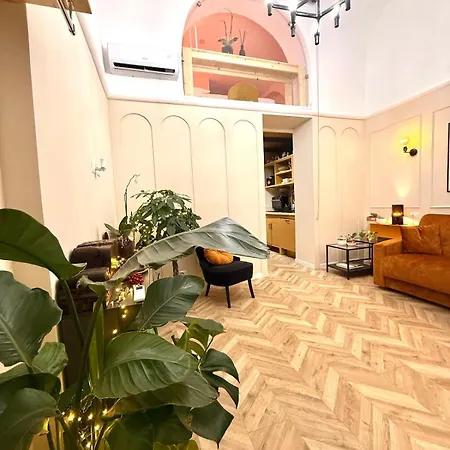 Апартаменты The Arches, Comfortable Design Loft 10 Min From Colosseum Рим